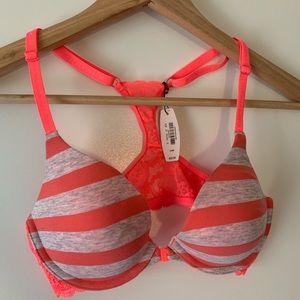 Victoria secrets Bra. (Brand new)